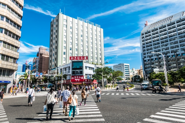 沖縄のお土産買うならここ！定番のお土産が買えるスポットまとめ｜沖縄