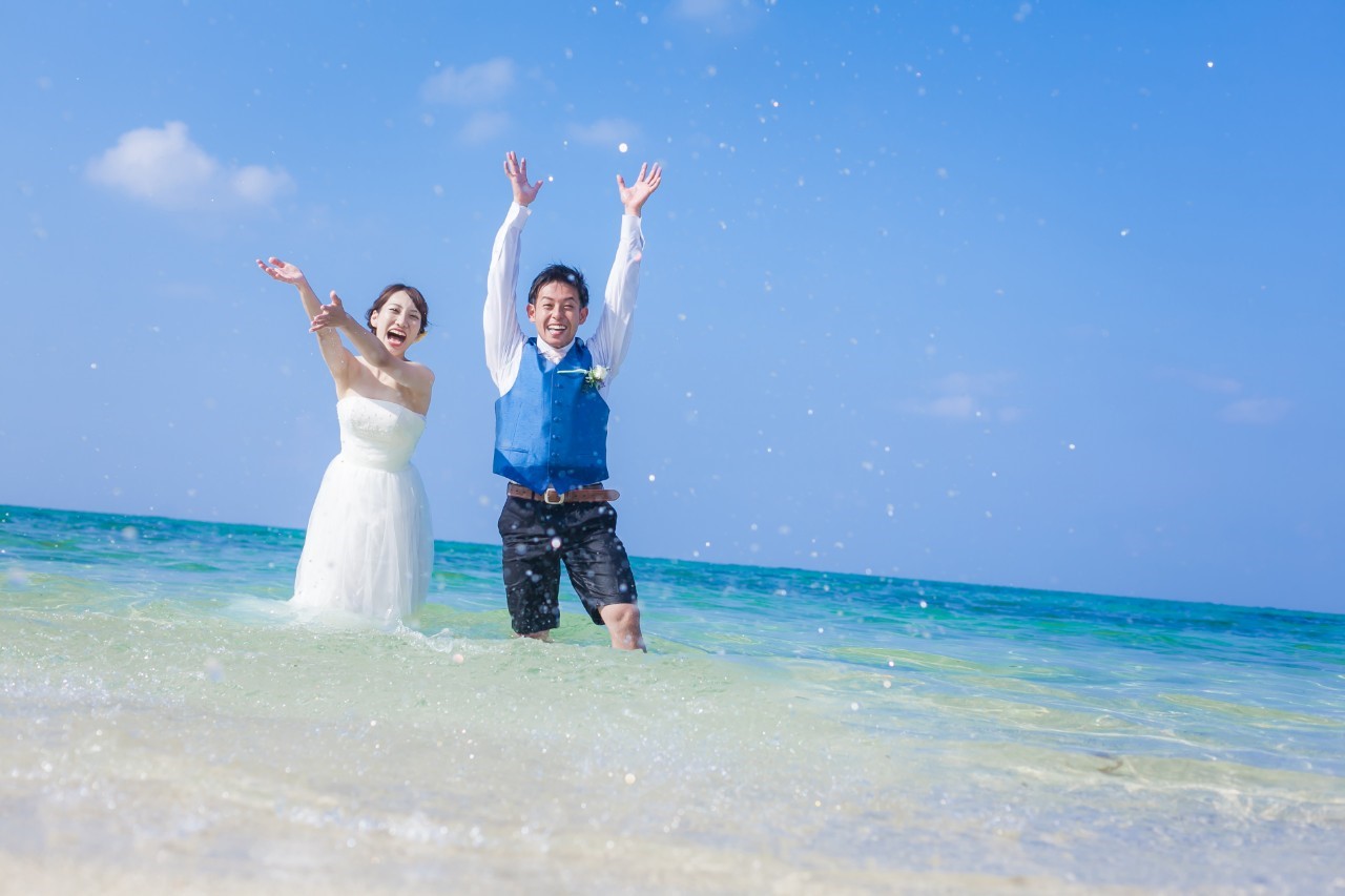 沖縄結婚式のゲストの服装は？季節別、場所別でお伝えします！｜沖縄ウエディングまとめ｜沖縄リゾート専門の結婚式情報サイト
