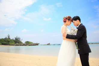 沖縄リゾート婚の費用は？予算内で叶える見積りのもらい方
