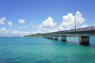 海に囲まれた沖縄の原風景が残る聖地「浜比嘉島」で子宝祈願を！