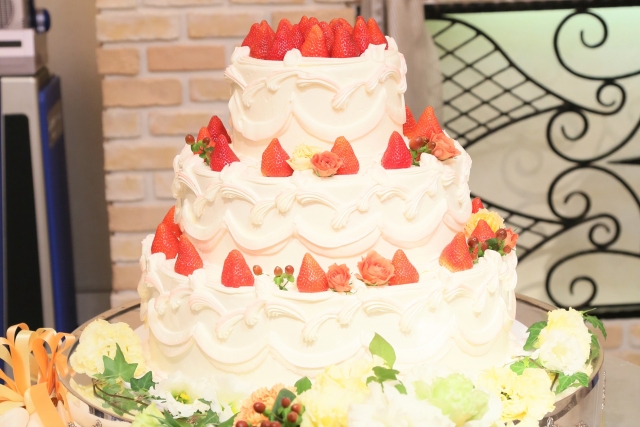 ウエディングケーキの種類は 沖縄ウエディングケーキらしいデコレーションも教えちゃう 沖縄ウエディングまとめ 沖縄リゾート専門の結婚式情報サイト